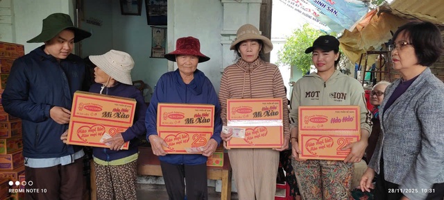 ACECOOK Việt Nam hỗ trợ 210.000 sản phẩm mì ăn liền cho người dân vùng lũ tại các tỉnh Đắk Lắk, Khánh Hòa, Gia Lai- Ảnh 3.