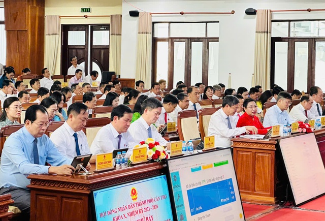 Khai mạc trọng thể Kỳ họp thường lệ cuối năm 2025 của HĐND TP. Cần Thơ khóa X- Ảnh 3.