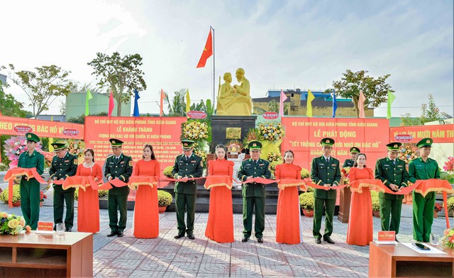 Kiên Giang: Khánh thành Tượng đài “Bác Hồ với chiến sĩ Biên phòng”- Ảnh 1.