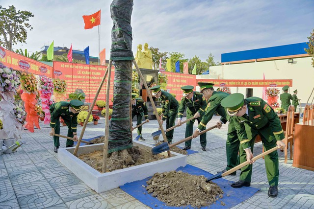 Kiên Giang: Khánh thành Tượng đài “Bác Hồ với chiến sĩ Biên phòng”- Ảnh 3.