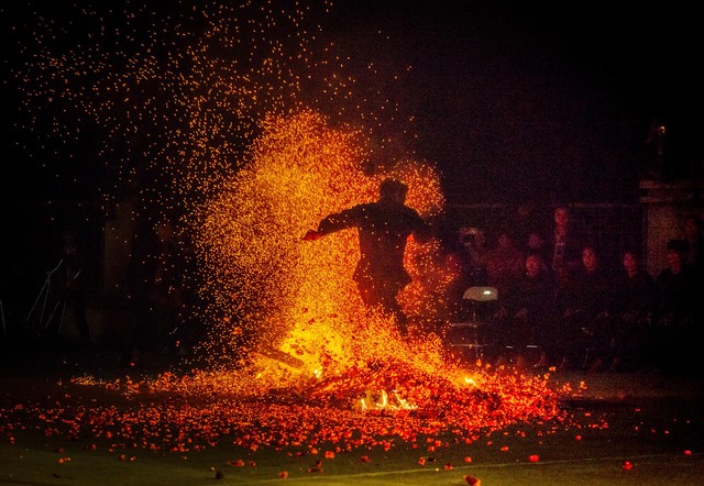 Đến Fansipan khám phá lễ hội “tắm than” của người Dao Đỏ- Ảnh 2.