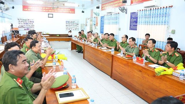 An Giang thưởng nóng các tập thể điều tra khám phá nhanh vụ “Giết người, cướp tài sản” tại huyện Chợ Mới- Ảnh 3.