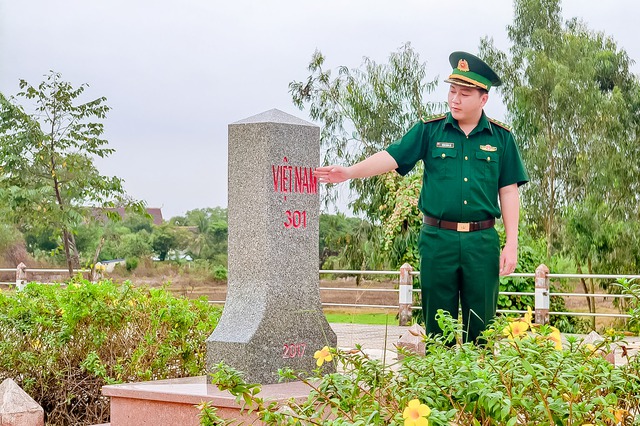 Đồn Biên phòng cửa khẩu Giang Thành: Tuyên truyền Ngày truyền thống BĐBP cho học sinh biên giới- Ảnh 2.