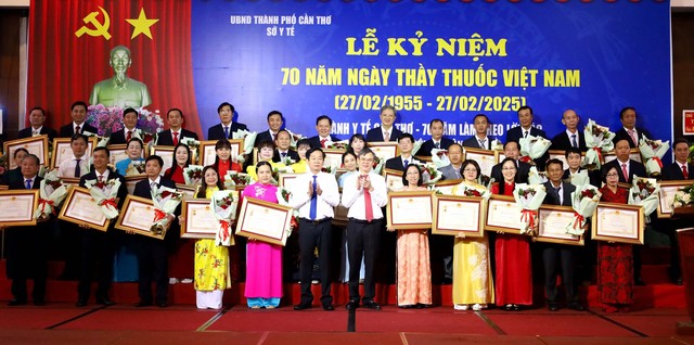 Cần Thơ: Họp mặt kỷ niệm 70 năm Ngày Thầy thuốc Việt Nam- Ảnh 5.