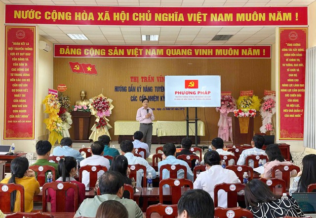 Thị trấn Vĩnh Thuận: Hướng dẫn kỹ năng tuyên truyền đại hội Đảng các cấp nhiệm kỳ 2025-2030- Ảnh 3.