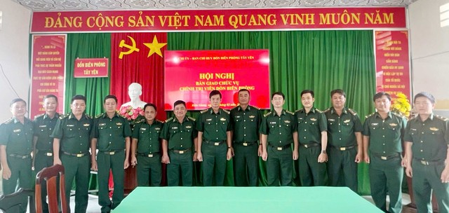 Kiên Giang: Bàn giao chức trách, nhiệm vụ Chính trị viên Đồn Biên phòng Tây Yên- Ảnh 4.