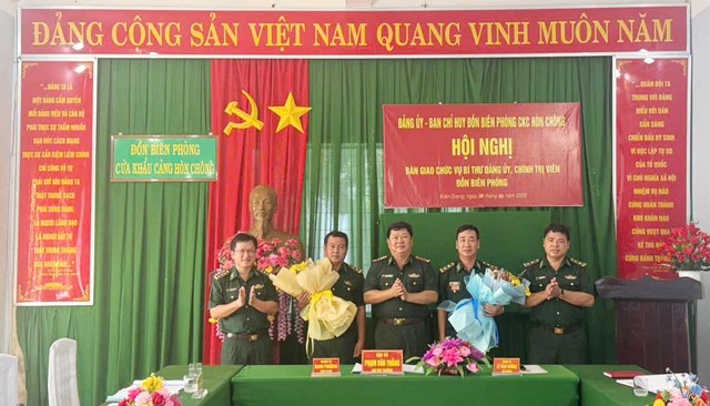 Kiên Giang: Bàn giao chức trách, nhiệm vụ Chính trị viên Đồn Biên phòng cửa khẩu cảng Hòn Chông- Ảnh 2.