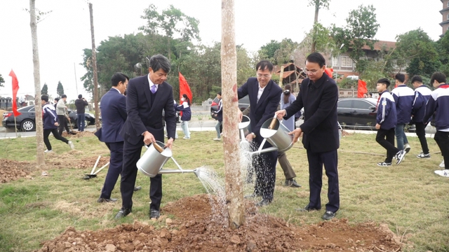 Vĩnh Phúc: Phát động “Tết trồng cây đời đời nhớ ơn Bác Hồ” Xuân Ất Tỵ 2025- Ảnh 3.