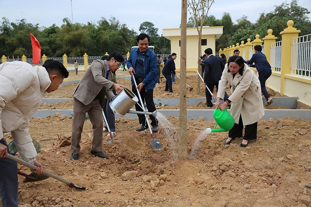 Thanh Hóa: Phát động “Tết trồng cây đời đời nhớ ơn Bác Hồ” Xuân Ất Tỵ 2025- Ảnh 4.