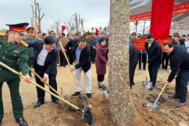 Hải Phòng: Hưởng ứng Tết trồng cây "Đời đời nhớ ơn Bác Hồ" Xuân Ất Tỵ 2025- Ảnh 1.