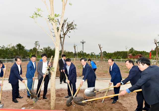 Hải Phòng: Hưởng ứng Tết trồng cây "Đời đời nhớ ơn Bác Hồ" Xuân Ất Tỵ 2025- Ảnh 3.