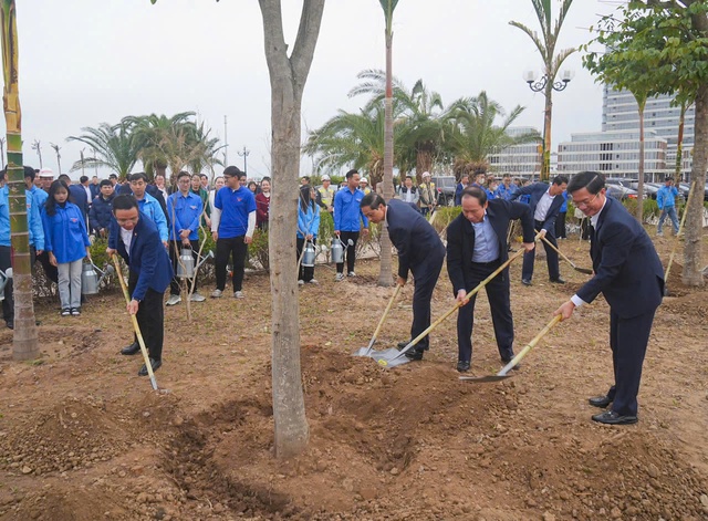 Hải Phòng: Hưởng ứng Tết trồng cây "Đời đời nhớ ơn Bác Hồ" Xuân Ất Tỵ 2025- Ảnh 4.