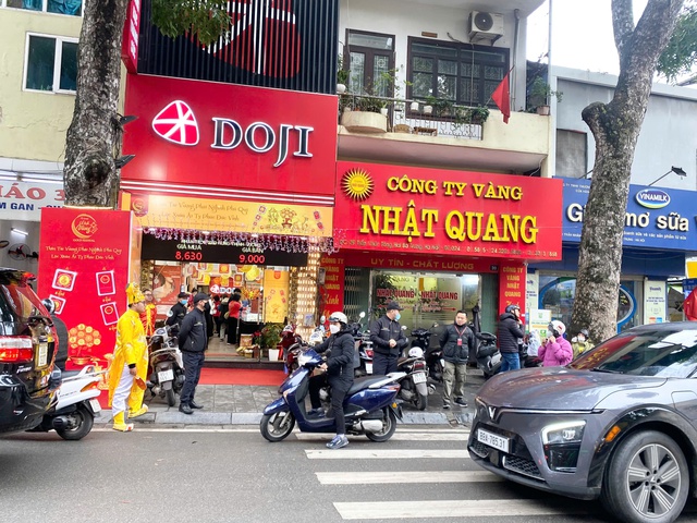 Mua vàng ngày vía Thần tài: Dễ dàng, nhanh chóng hơn- Ảnh 3.