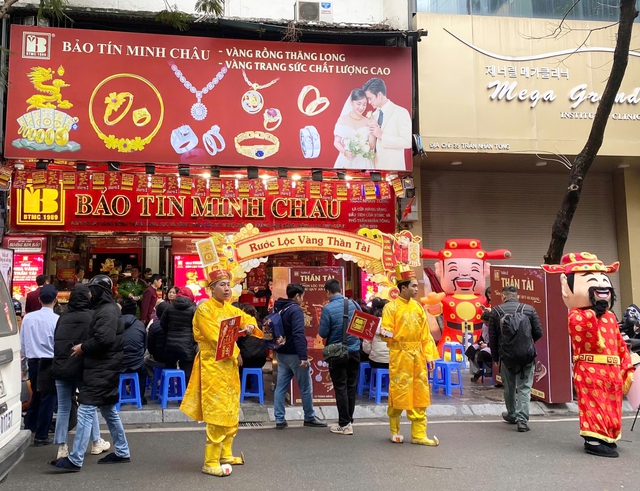 Mua vàng ngày vía Thần tài: Dễ dàng, nhanh chóng hơn- Ảnh 2.