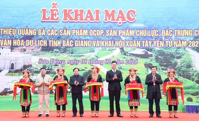 Bắc Giang: Hàng trăm sản phẩm OCOP được giới thiệu tại Tuần Văn hóa - Du lịch tỉnh Bắc Giang năm 2025- Ảnh 1. Bắc Giang: Hàng trăm sản phẩm OCOP được giới thiệu tại Tuần Văn hóa - Du lịch tỉnh Bắc Giang năm 2025- Ảnh 1.