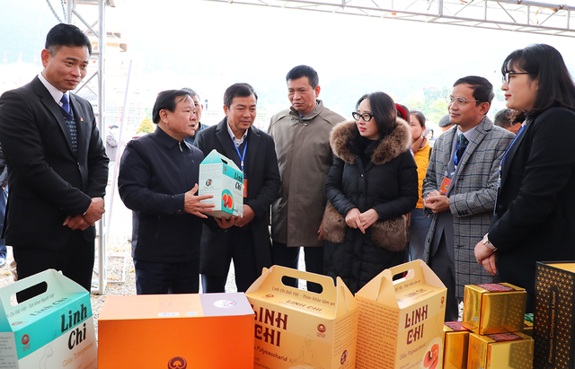 Bắc Giang: Hàng trăm sản phẩm OCOP được giới thiệu tại Tuần Văn hóa - Du lịch tỉnh Bắc Giang năm 2025- Ảnh 2. Bắc Giang: Hàng trăm sản phẩm OCOP được giới thiệu tại Tuần Văn hóa - Du lịch tỉnh Bắc Giang năm 2025- Ảnh 2.