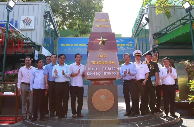 TP. Thủ Đức: Khánh thành biểu tượng Cột mốc chủ quyền đảo Trường Sa- Ảnh 2. TP. Thủ Đức: Khánh thành biểu tượng Cột mốc chủ quyền đảo Trường Sa- Ảnh 2.