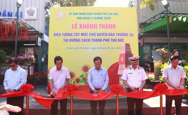 TP. Thủ Đức: Khánh thành biểu tượng Cột mốc chủ quyền đảo Trường Sa- Ảnh 1. TP. Thủ Đức: Khánh thành biểu tượng Cột mốc chủ quyền đảo Trường Sa- Ảnh 1.