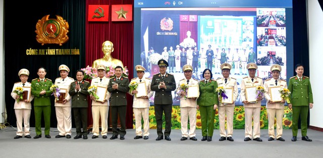 Công an tỉnh Thanh Hóa điều động, luân chuyển hơn 2.300 cán bộ, chiến sĩ công an cấp huyện - Ảnh 1. Công an tỉnh Thanh Hóa điều động, luân chuyển hơn 2.300 cán bộ, chiến sĩ công an cấp huyện - Ảnh 1.