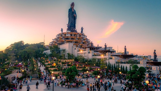 Du lịch tâm linh và Vesak 2025 mang đến nhiều cơ hội lớn cho Tây Ninh- Ảnh 1.