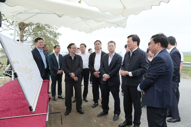 Kiểm tra tiến độ giải phóng mặt bằng tuyến đường bộ cao tốc CT.08- Ảnh 1. Kiểm tra tiến độ giải phóng mặt bằng tuyến đường bộ cao tốc CT.08- Ảnh 1.