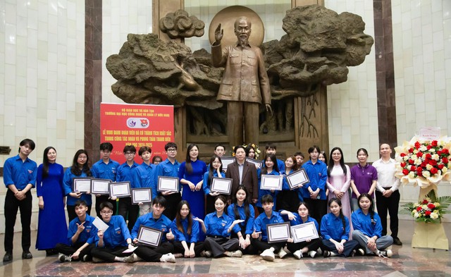 UTM vinh danh đoàn viên xuất sắc năm học 2024-2025- Ảnh 3. UTM vinh danh đoàn viên xuất sắc năm học 2024-2025- Ảnh 3.