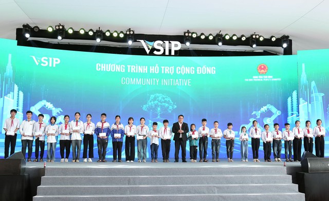 Thủ tướng Singapore Lawrence Wong dự Lễ khởi công dự án Khu công nghiệp VSIP Thái Bình- Ảnh 3. Thủ tướng Singapore Lawrence Wong dự Lễ khởi công dự án Khu công nghiệp VSIP Thái Bình- Ảnh 3.