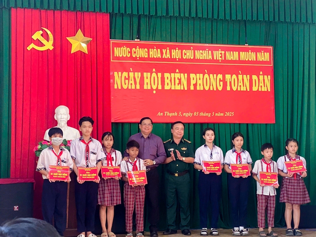 Sóc Trăng: Ngày hội Biên phòng toàn dân trên khu vực biên giới biển huyện Cù Lao Dung- Ảnh 2.