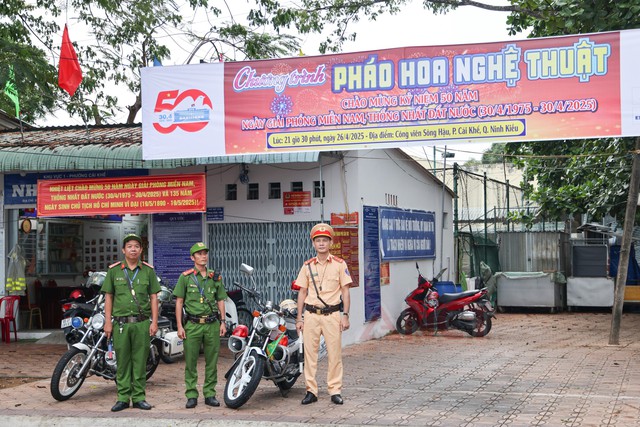 Công an TP Cần Thơ đảm bảo ATGT phục vụ lễ kỷ niệm 50 năm Giải phóng miền Nam- Ảnh 7. Công an TP Cần Thơ đảm bảo ATGT phục vụ lễ kỷ niệm 50 năm Giải phóng miền Nam- Ảnh 7.