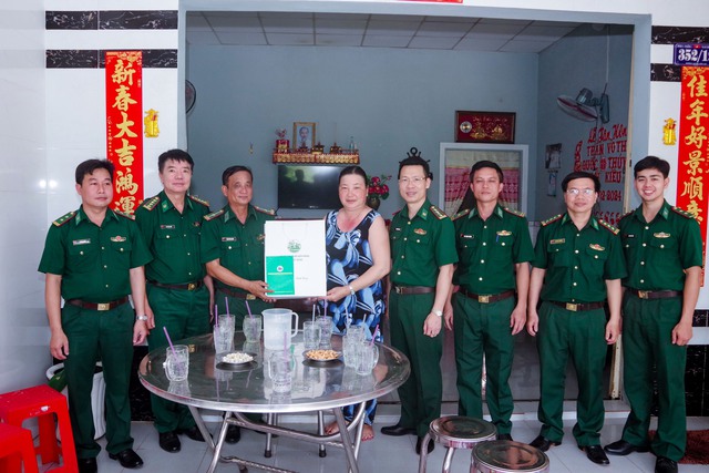 BĐBP tỉnh Sóc Trăng thăm, tặng quà các gia đình chính sách- Ảnh 2. BĐBP tỉnh Sóc Trăng thăm, tặng quà các gia đình chính sách- Ảnh 2.
