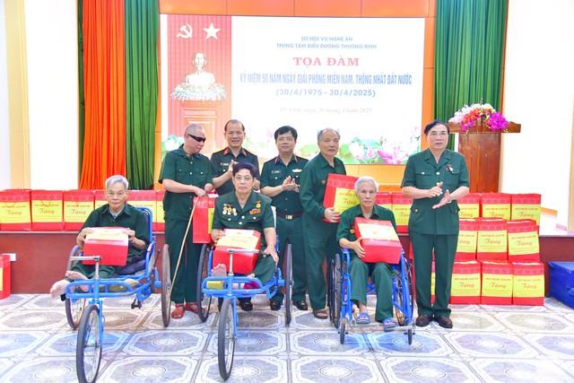 Bộ CHQS tỉnh Nghệ An: Thăm, tặng quà các thương binh nặng- Ảnh 1. Bộ CHQS tỉnh Nghệ An: Thăm, tặng quà các thương binh nặng- Ảnh 1.