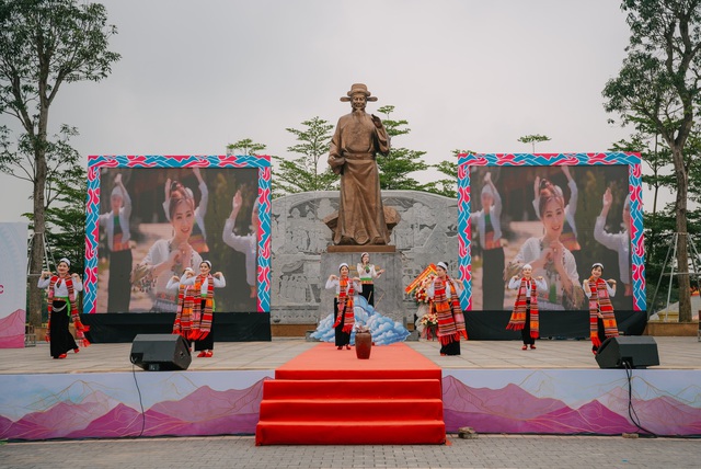 Liên hoan văn hóa "Phụ nữ dân tộc thiểu số hành động vì bình đẳng giới" năm 2025- Ảnh 1. Liên hoan văn hóa "Phụ nữ dân tộc thiểu số hành động vì bình đẳng giới" năm 2025- Ảnh 1.