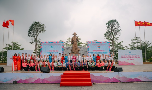 Liên hoan văn hóa "Phụ nữ dân tộc thiểu số hành động vì bình đẳng giới" năm 2025- Ảnh 2. Liên hoan văn hóa "Phụ nữ dân tộc thiểu số hành động vì bình đẳng giới" năm 2025- Ảnh 2.