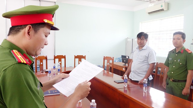 An Giang: Bắt tạm giam Nguyên Giám đốc Trung tâm Giáo dục nghề nghiệp - Giáo dục thường xuyên huyện Châu Thành- Ảnh 1. An Giang: Bắt tạm giam Nguyên Giám đốc Trung tâm Giáo dục nghề nghiệp - Giáo dục thường xuyên huyện Châu Thành- Ảnh 1.