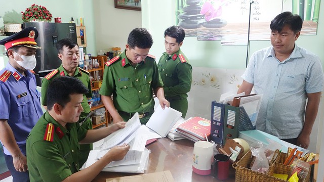 An Giang: Bắt tạm giam Nguyên Giám đốc Trung tâm Giáo dục nghề nghiệp - Giáo dục thường xuyên huyện Châu Thành- Ảnh 3. An Giang: Bắt tạm giam Nguyên Giám đốc Trung tâm Giáo dục nghề nghiệp - Giáo dục thường xuyên huyện Châu Thành- Ảnh 3.