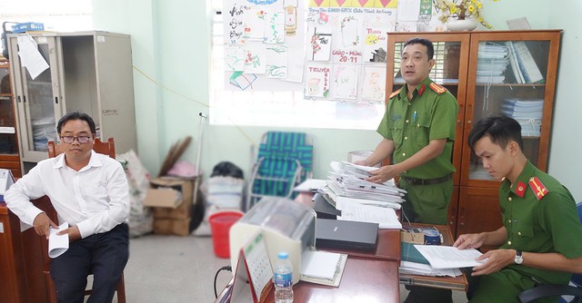 An Giang: Bắt tạm giam Nguyên Giám đốc Trung tâm Giáo dục nghề nghiệp - Giáo dục thường xuyên huyện Châu Thành- Ảnh 4. An Giang: Bắt tạm giam Nguyên Giám đốc Trung tâm Giáo dục nghề nghiệp - Giáo dục thường xuyên huyện Châu Thành- Ảnh 4.