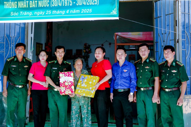 Sóc Trăng: Nhiều hoạt động ý nghĩa nhân kỷ niệm 50 năm Ngày giải phóng Miền Nam- Ảnh 1. Sóc Trăng: Nhiều hoạt động ý nghĩa nhân kỷ niệm 50 năm Ngày giải phóng Miền Nam- Ảnh 1.