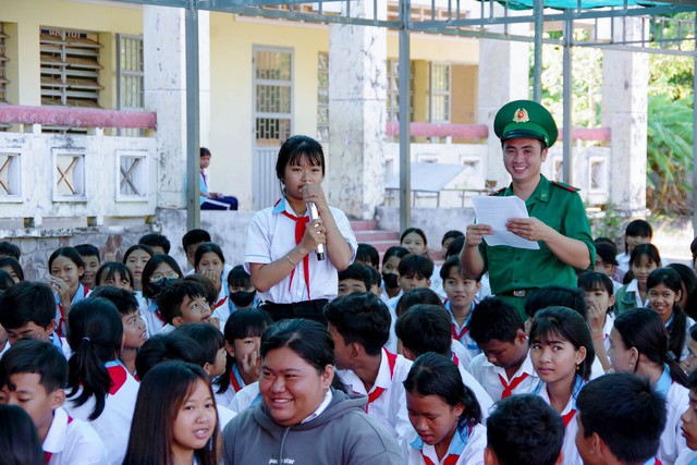 Sóc Trăng: Nhiều hoạt động ý nghĩa nhân kỷ niệm 50 năm Ngày giải phóng Miền Nam- Ảnh 5. Sóc Trăng: Nhiều hoạt động ý nghĩa nhân kỷ niệm 50 năm Ngày giải phóng Miền Nam- Ảnh 5.
