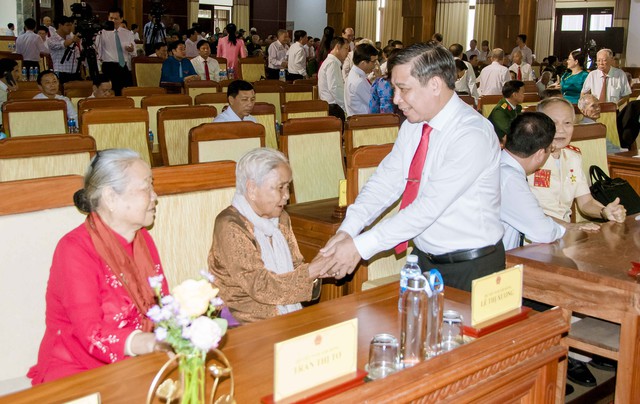 Hậu Giang: Tổ chức Lễ kỷ niệm 50 năm Ngày Giải phóng miền Nam, thống nhất đất nước- Ảnh 6. Hậu Giang: Tổ chức Lễ kỷ niệm 50 năm Ngày Giải phóng miền Nam, thống nhất đất nước- Ảnh 6.