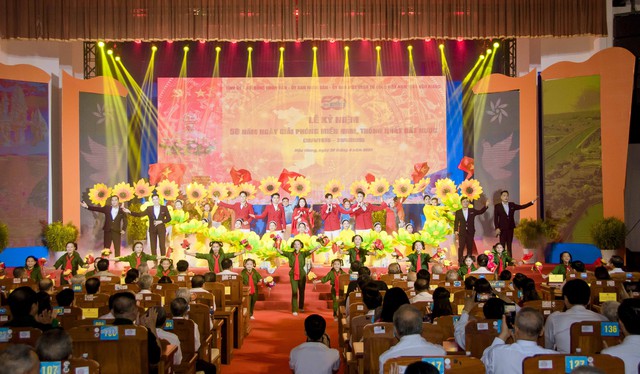 Hậu Giang: Tổ chức Lễ kỷ niệm 50 năm Ngày Giải phóng miền Nam, thống nhất đất nước- Ảnh 7. Hậu Giang: Tổ chức Lễ kỷ niệm 50 năm Ngày Giải phóng miền Nam, thống nhất đất nước- Ảnh 7.