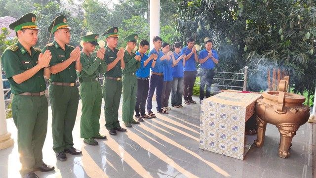 BĐBP tỉnh An Giang với nhiều hoạt động thiết thực chào mừng kỷ niệm ngày 30/4 lịch sử- Ảnh 10. BĐBP tỉnh An Giang với nhiều hoạt động thiết thực chào mừng kỷ niệm ngày 30/4 lịch sử- Ảnh 10.