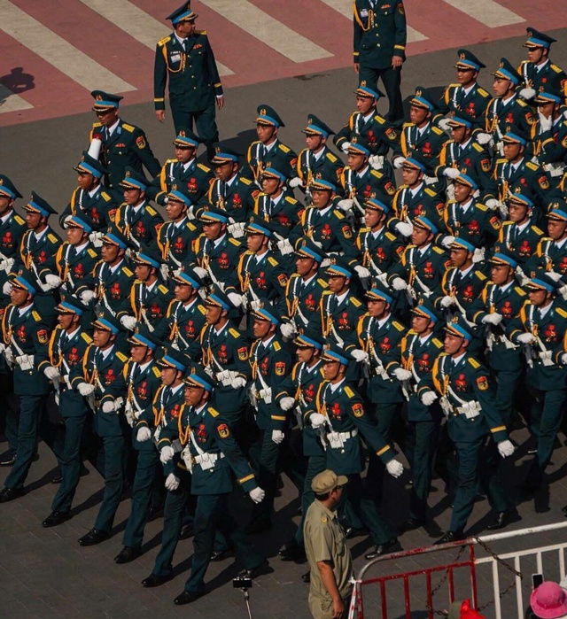 Không khí trang nghiêm, hào hùng xúc động của cuộc diễu binh- diễu hành Kỷ niệm 50 năm Giải phóng Miền Nam, thống nhất đất nước- Ảnh 12. Không khí trang nghiêm, hào hùng xúc động của cuộc diễu binh- diễu hành Kỷ niệm 50 năm Giải phóng Miền Nam, thống nhất đất nước- Ảnh 12.