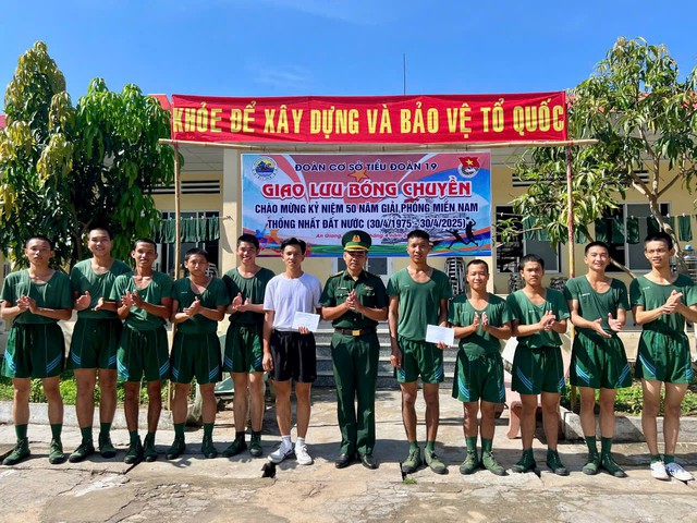 BĐBP tỉnh An Giang với nhiều hoạt động thiết thực chào mừng kỷ niệm ngày 30/4 lịch sử- Ảnh 2. BĐBP tỉnh An Giang với nhiều hoạt động thiết thực chào mừng kỷ niệm ngày 30/4 lịch sử- Ảnh 2.