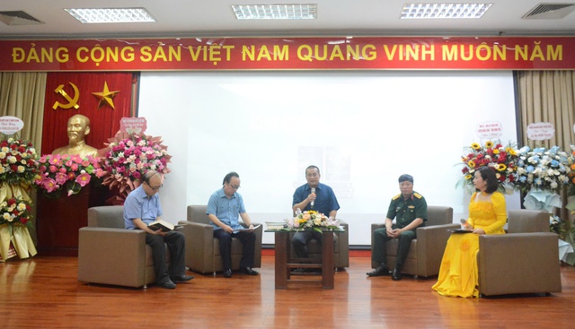 Ra mắt cuốn sách "Con đường tương lai” của nhà văn Nguyễn Xuân Tuấn- Ảnh 3. Ra mắt cuốn sách "Con đường tương lai” của nhà văn Nguyễn Xuân Tuấn- Ảnh 3.