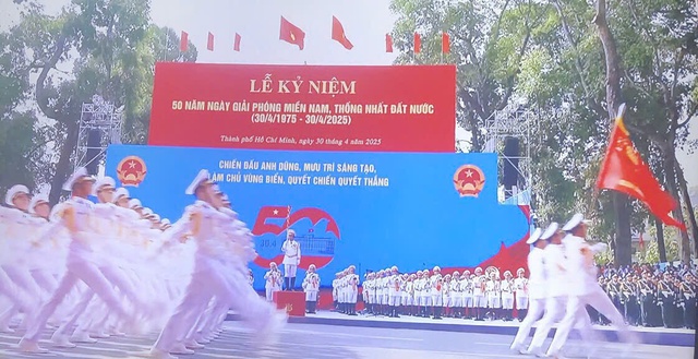 Không khí trang nghiêm, hào hùng xúc động của cuộc diễu binh- diễu hành Kỷ niệm 50 năm Giải phóng Miền Nam, thống nhất đất nước- Ảnh 11. Không khí trang nghiêm, hào hùng xúc động của cuộc diễu binh- diễu hành Kỷ niệm 50 năm Giải phóng Miền Nam, thống nhất đất nước- Ảnh 11.