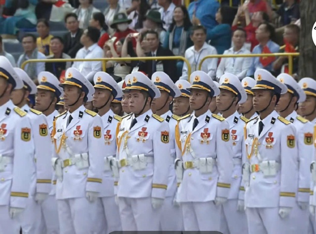 Không khí trang nghiêm, hào hùng xúc động của cuộc diễu binh- diễu hành Kỷ niệm 50 năm Giải phóng Miền Nam, thống nhất đất nước- Ảnh 8. Không khí trang nghiêm, hào hùng xúc động của cuộc diễu binh- diễu hành Kỷ niệm 50 năm Giải phóng Miền Nam, thống nhất đất nước- Ảnh 8.