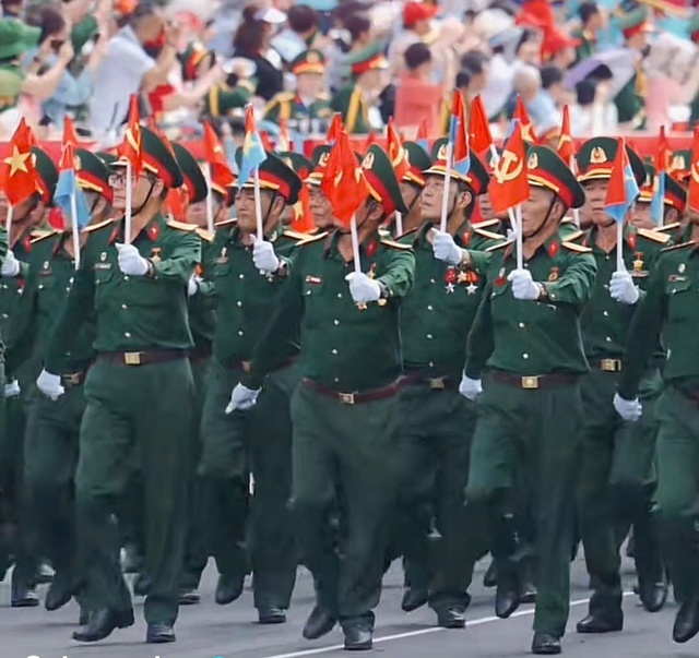 Không khí trang nghiêm, hào hùng xúc động của cuộc diễu binh- diễu hành Kỷ niệm 50 năm Giải phóng Miền Nam, thống nhất đất nước- Ảnh 7. Không khí trang nghiêm, hào hùng xúc động của cuộc diễu binh- diễu hành Kỷ niệm 50 năm Giải phóng Miền Nam, thống nhất đất nước- Ảnh 7.
