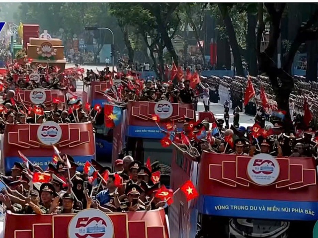 Không khí trang nghiêm, hào hùng xúc động của cuộc diễu binh- diễu hành Kỷ niệm 50 năm Giải phóng Miền Nam, thống nhất đất nước- Ảnh 9. Không khí trang nghiêm, hào hùng xúc động của cuộc diễu binh- diễu hành Kỷ niệm 50 năm Giải phóng Miền Nam, thống nhất đất nước- Ảnh 9.