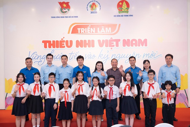 Khai mạc triển lãm "Thiếu nhi Việt Nam vững bước tiến vào kỷ nguyên mới"- Ảnh 3. Khai mạc triển lãm "Thiếu nhi Việt Nam vững bước tiến vào kỷ nguyên mới"- Ảnh 3.