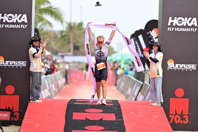 IRONMAN 70.3 Đà Nẵng ghi dấu với những màn trình diễn ấn tượng- Ảnh 3. IRONMAN 70.3 Đà Nẵng ghi dấu với những màn trình diễn ấn tượng- Ảnh 3.